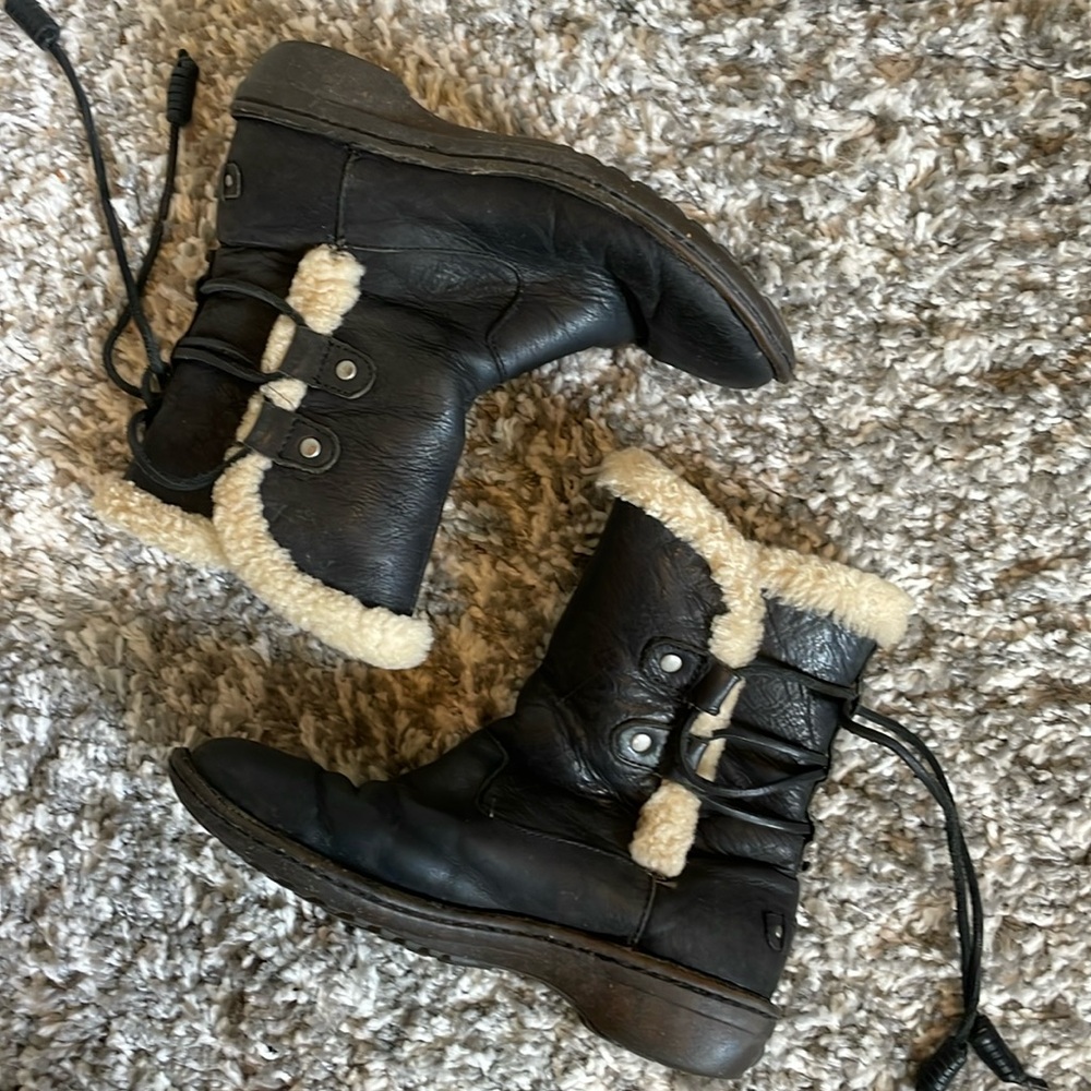 UGG Australia Women’s Acadia Winter Boots Size 7